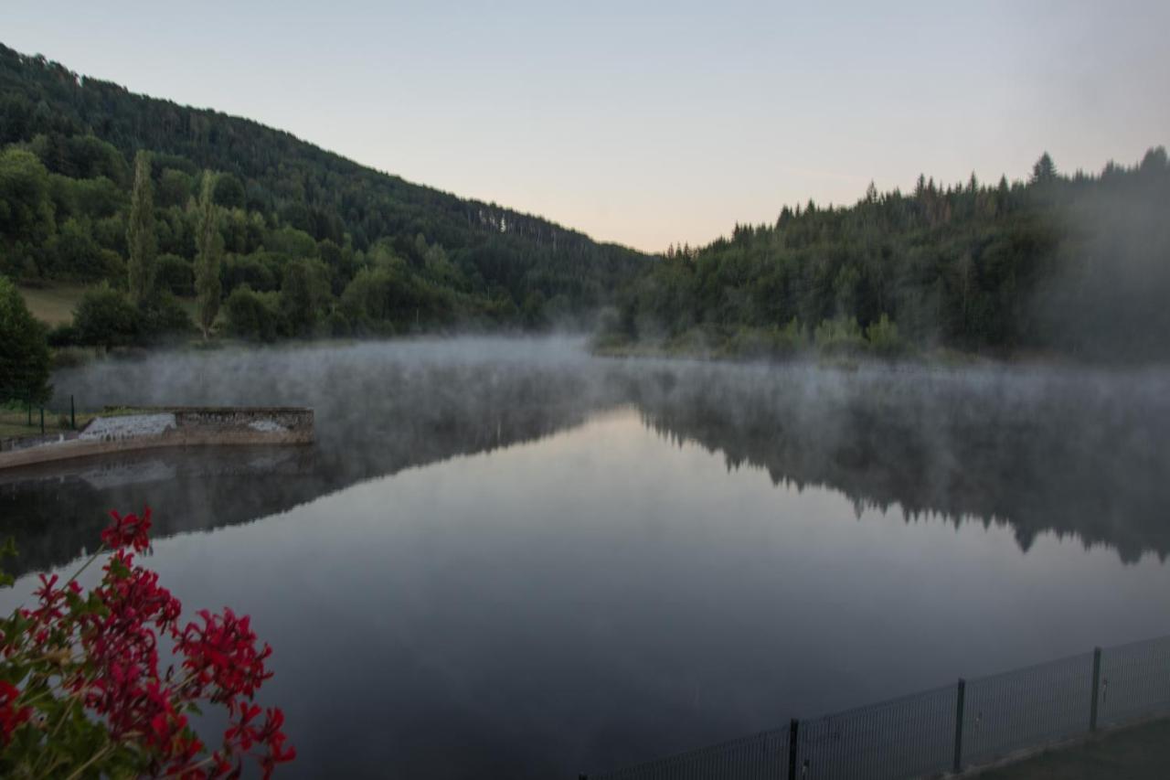 Le Lac Des Moines Condat  エクステリア 写真