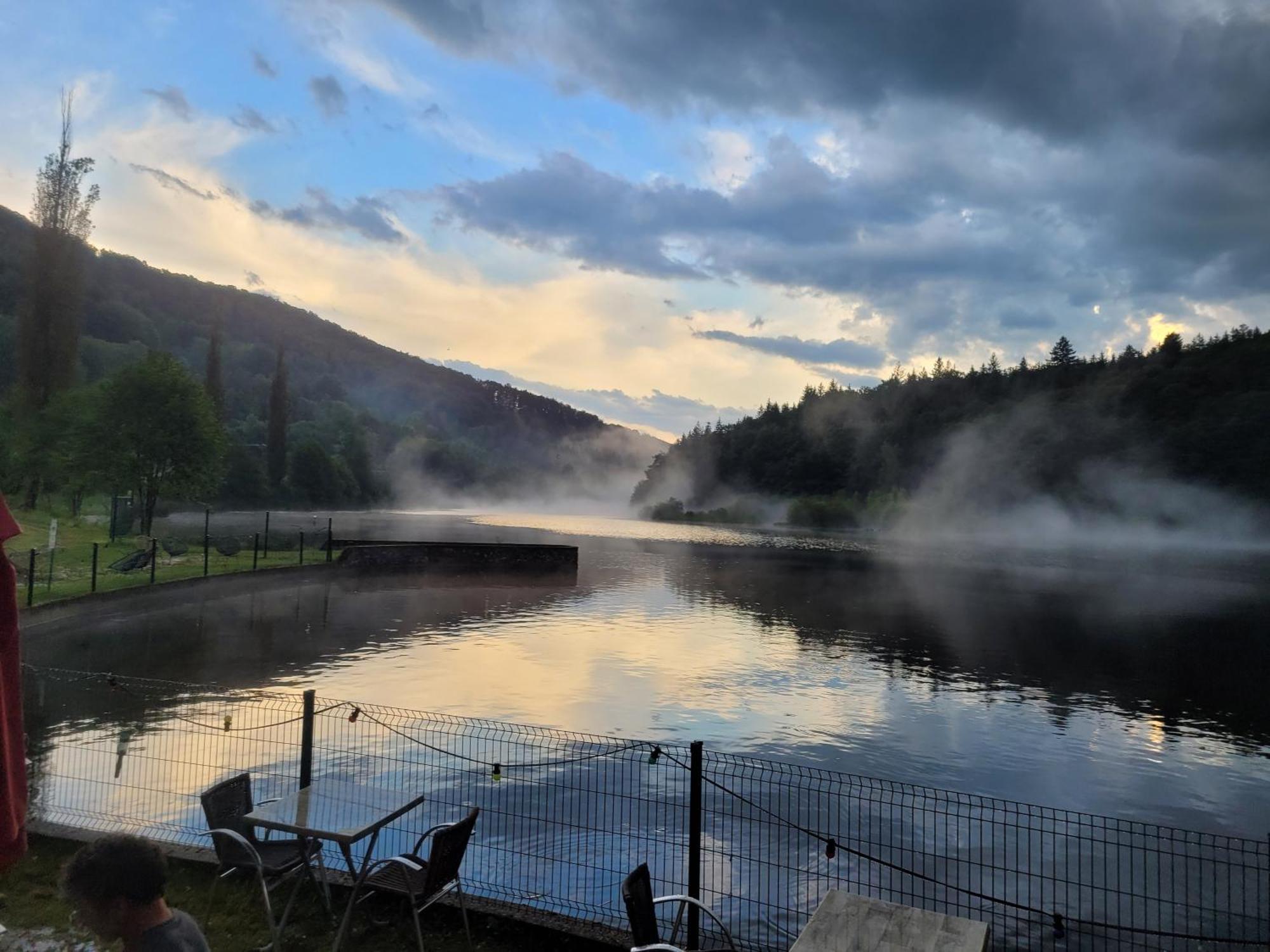 Le Lac Des Moines Condat  エクステリア 写真