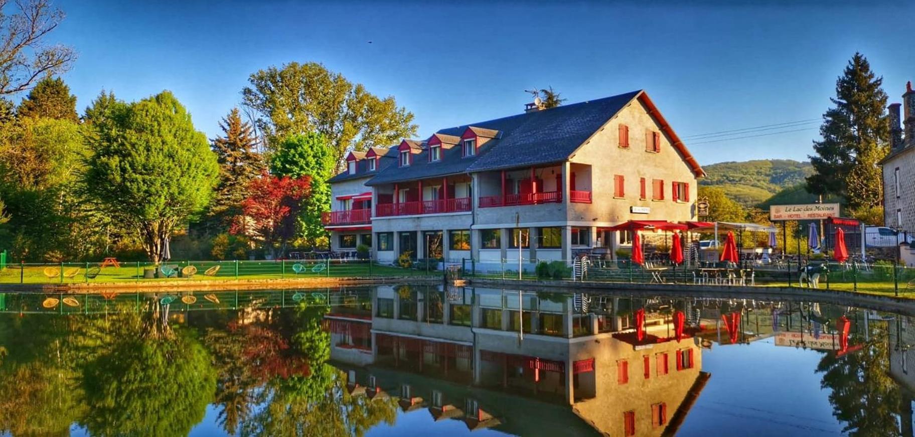 Le Lac Des Moines Condat  エクステリア 写真
